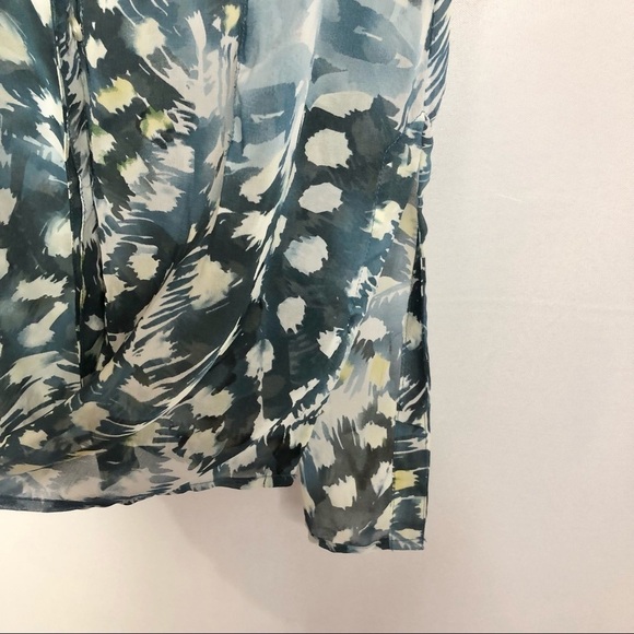 CAbi Blue & White Print Sheer Avery Button Down Tunic Sleeveless Top S #416 - Picture 5 of 7